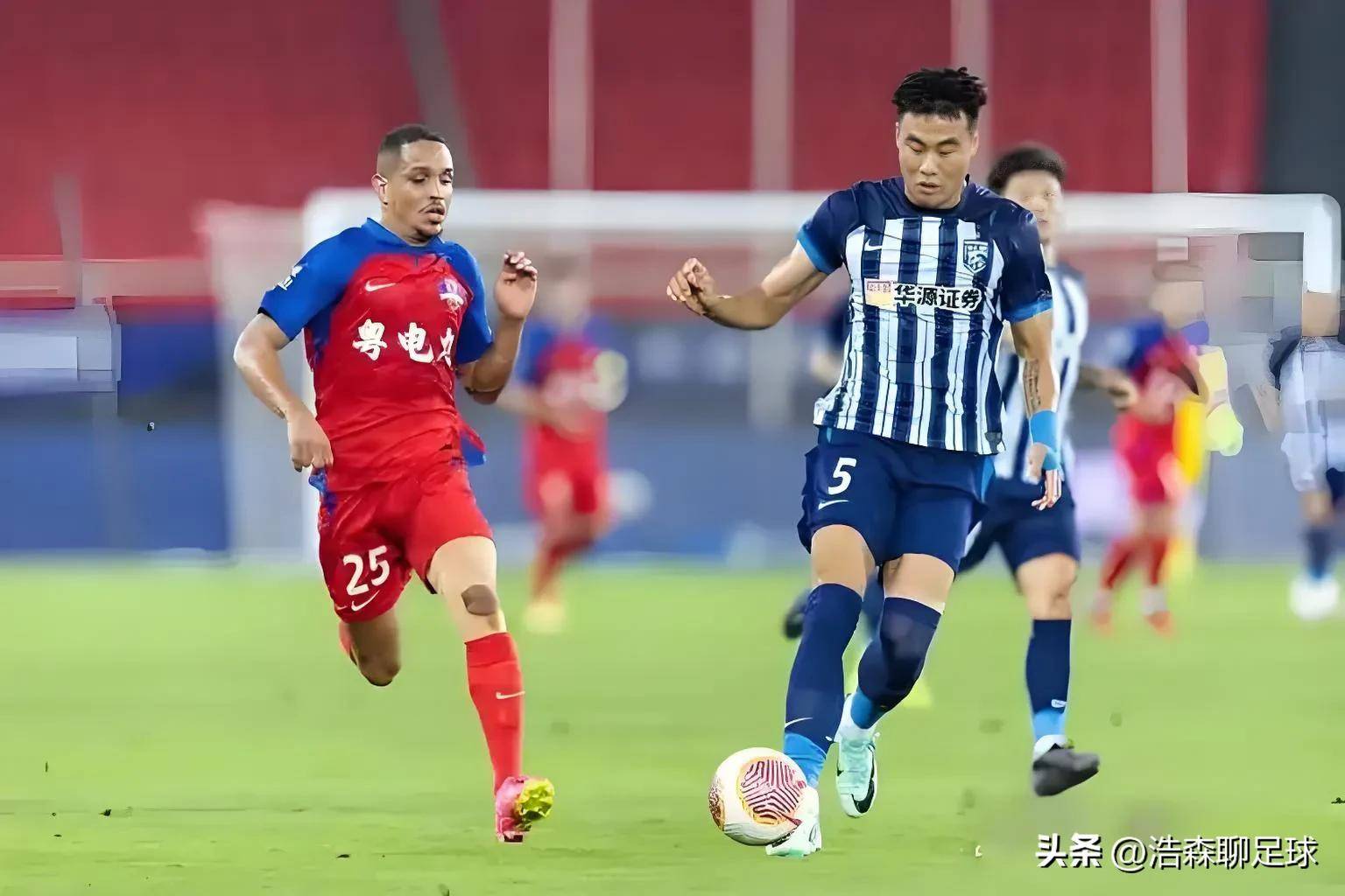 转折点武汉三镇内部沟通，中超关键时刻攻防权衡，气氛紧张，赛程密集仍需轮换的简单介绍