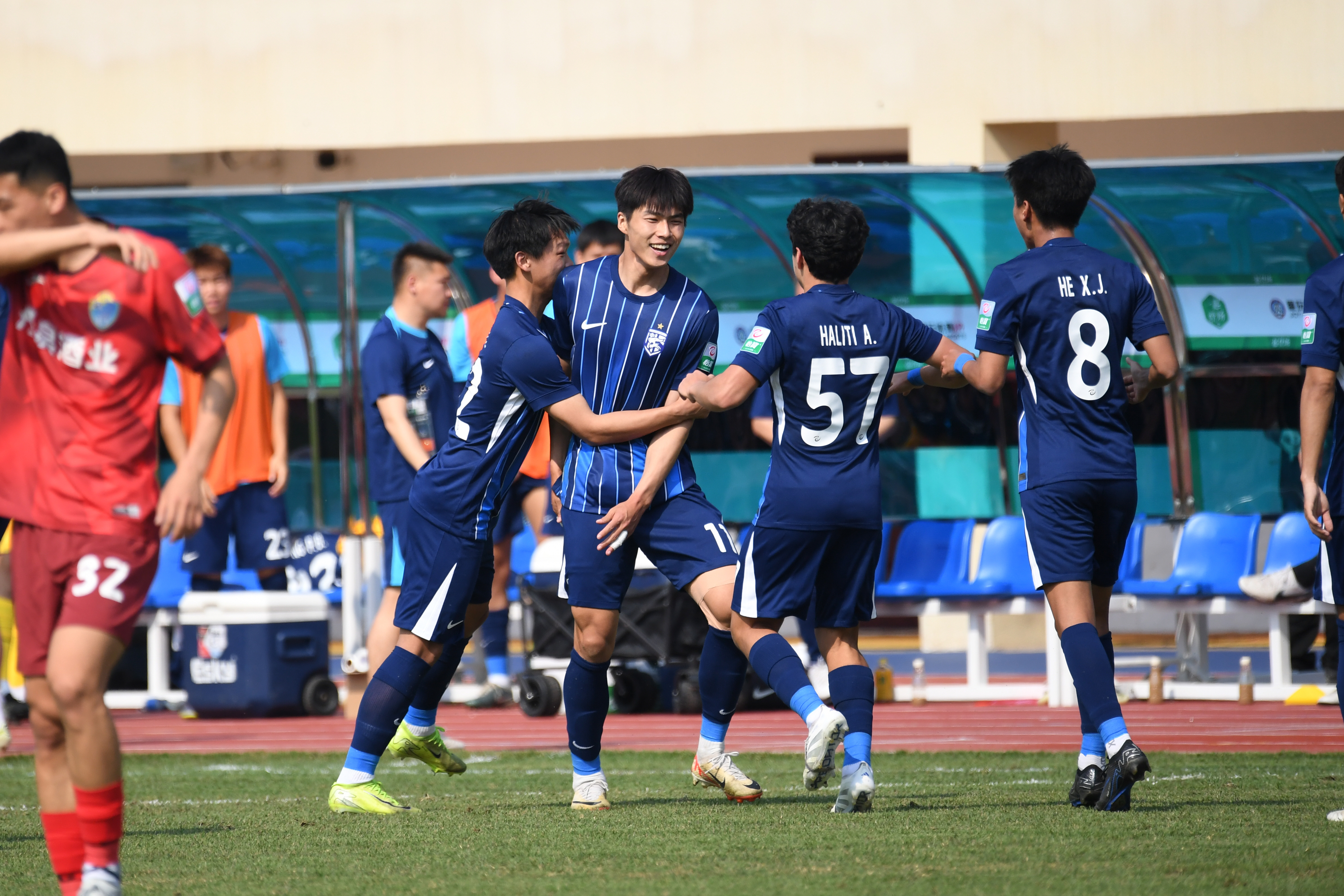 九游体育赛事武汉三镇发布备战花絮，赛前手感冰凉，亚冠任务艰巨，球探报告显示潜力的简单介绍