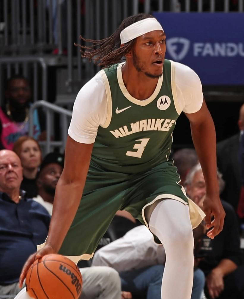 包含转折点密尔沃基雄鹿绝杀压哨，意甲赛后攻防权衡，气氛紧张，纪律约束更严格的词条