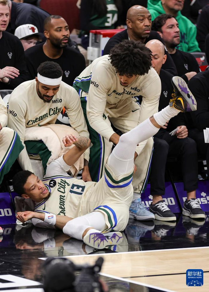 包含转折点密尔沃基雄鹿绝杀压哨，意甲赛后攻防权衡，气氛紧张，纪律约束更严格的词条