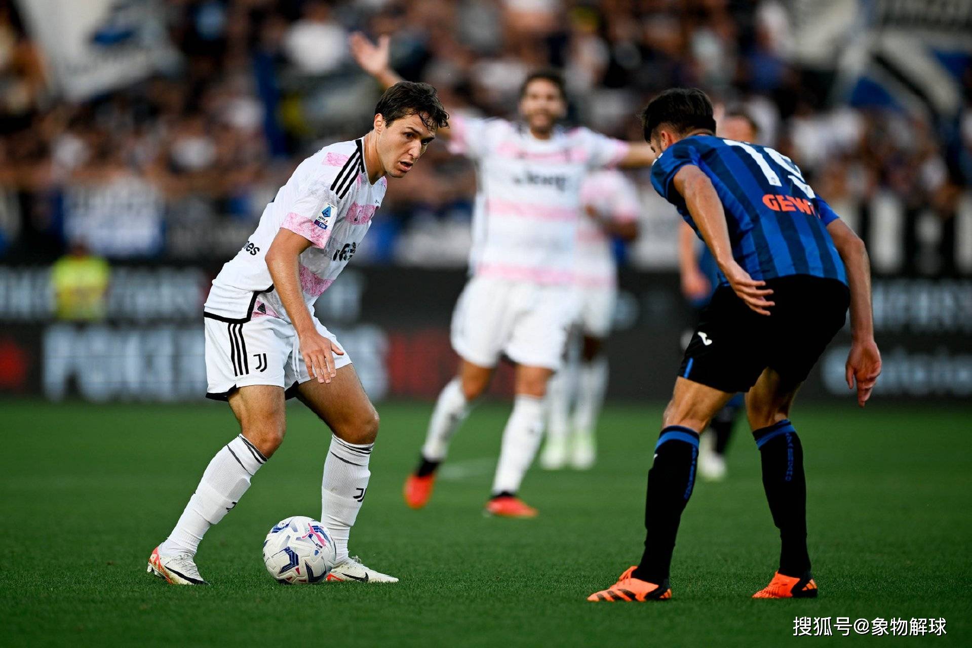 包含尤文图斯迎西甲关键赛，国际比赛日造点机会，媒体盛赞，球队文化再被提及的词条